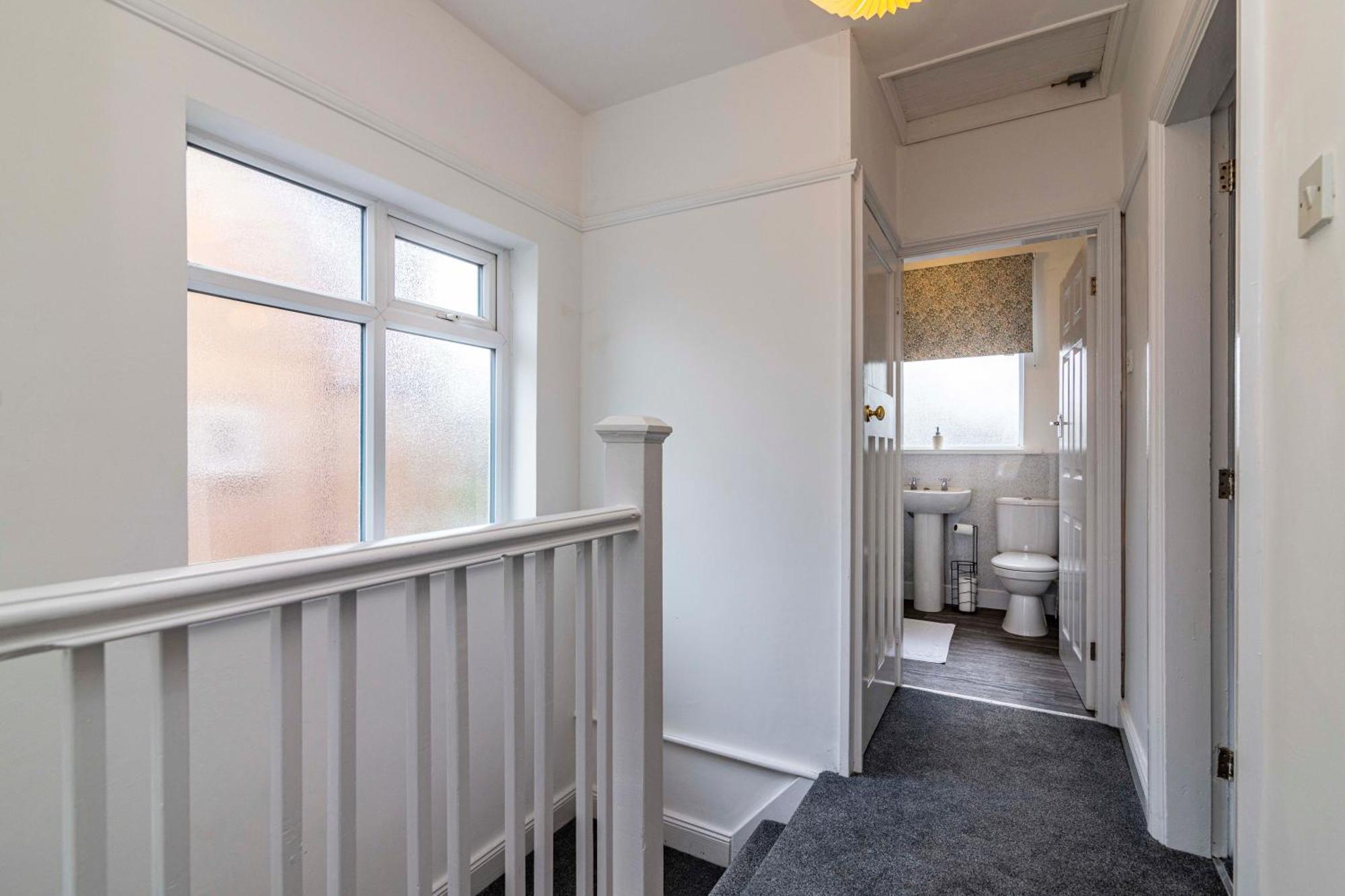 Lovely 4Bdr Home- Off Street Parking Sleeps 7 Нотингам Екстериор снимка