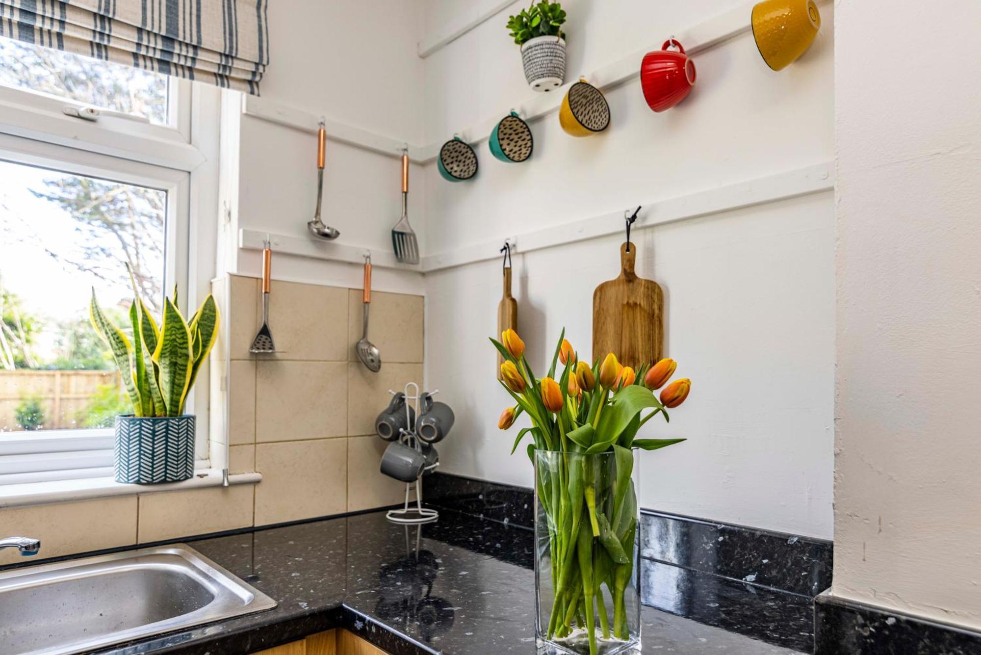 Lovely 4Bdr Home- Off Street Parking Sleeps 7 Нотингам Екстериор снимка