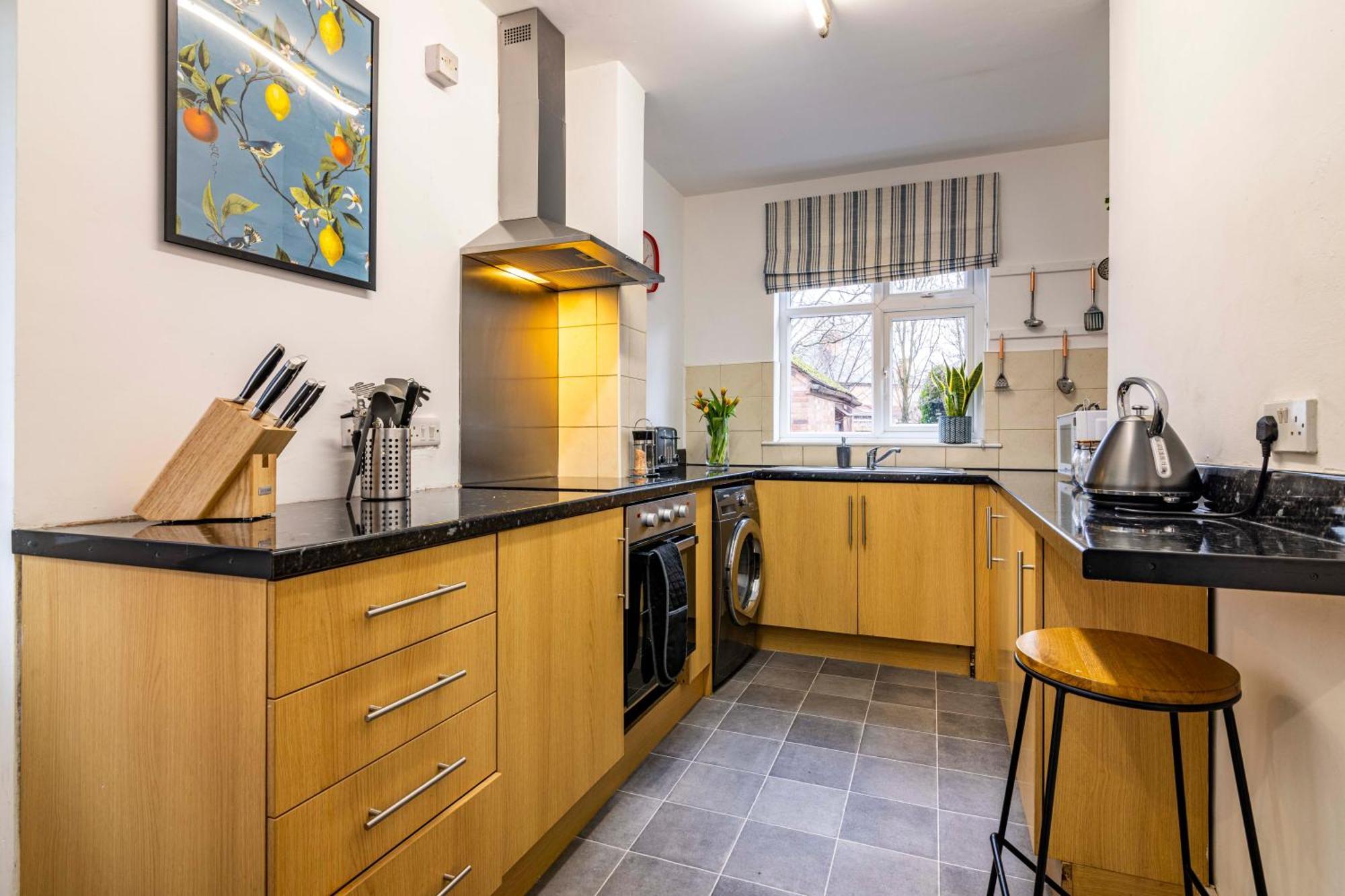 Lovely 4Bdr Home- Off Street Parking Sleeps 7 Нотингам Екстериор снимка