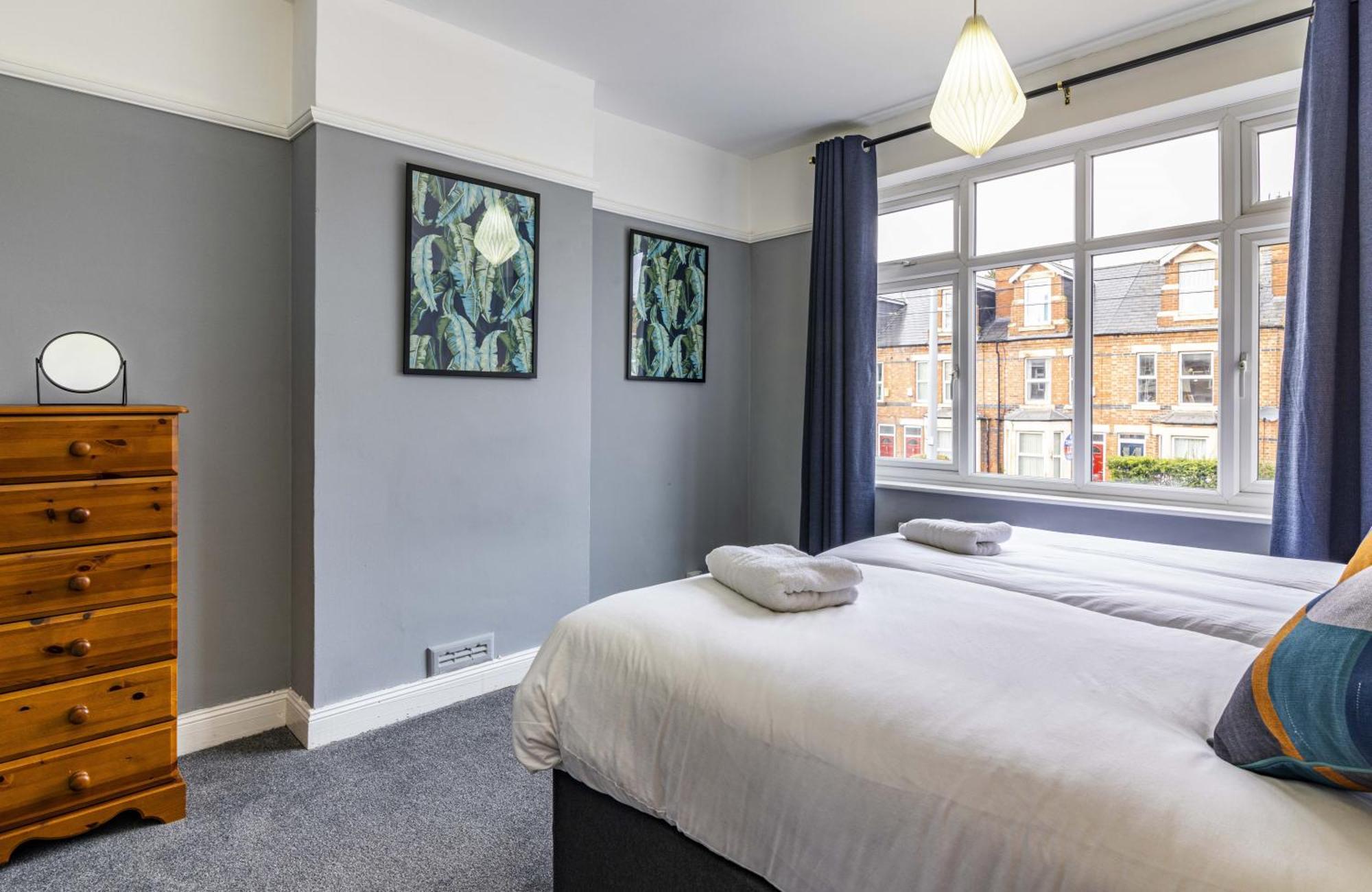 Lovely 4Bdr Home- Off Street Parking Sleeps 7 Нотингам Екстериор снимка