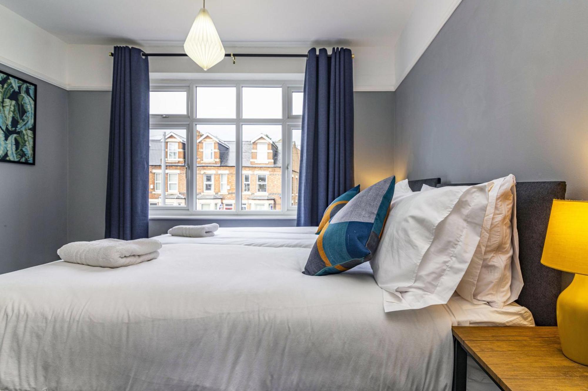 Lovely 4Bdr Home- Off Street Parking Sleeps 7 Нотингам Екстериор снимка