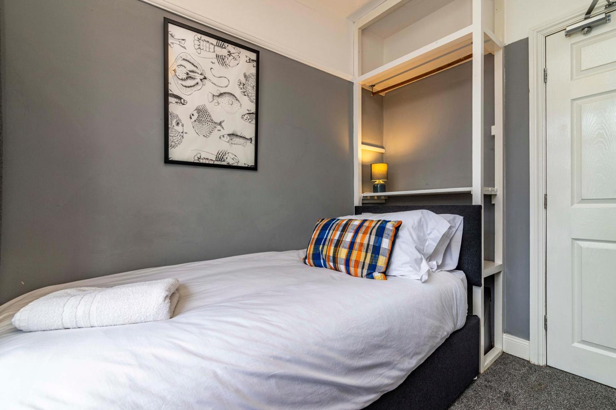 Lovely 4Bdr Home- Off Street Parking Sleeps 7 Нотингам Екстериор снимка