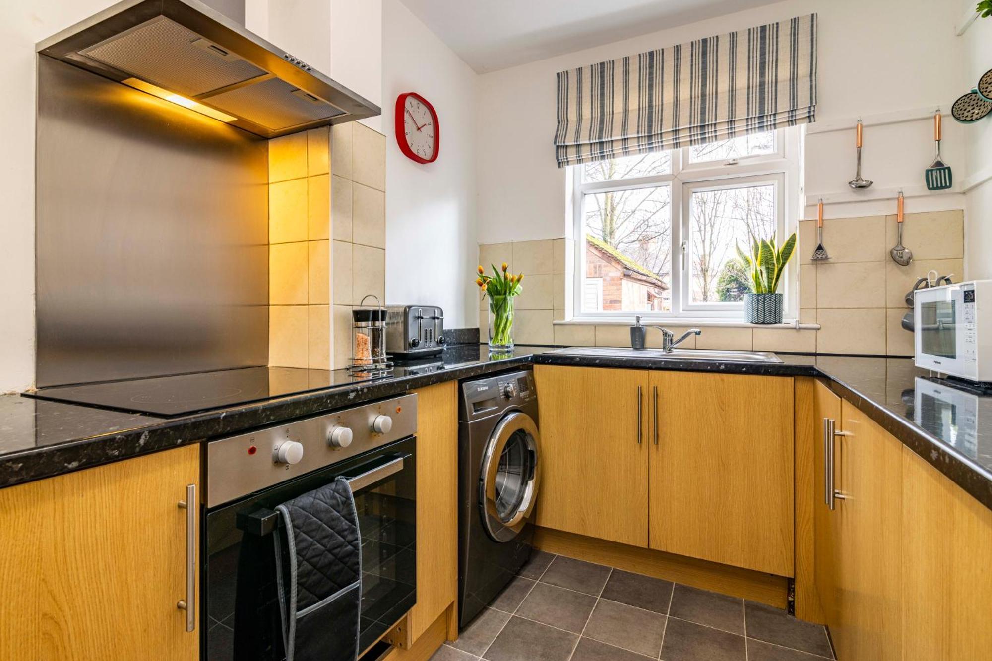 Lovely 4Bdr Home- Off Street Parking Sleeps 7 Нотингам Екстериор снимка