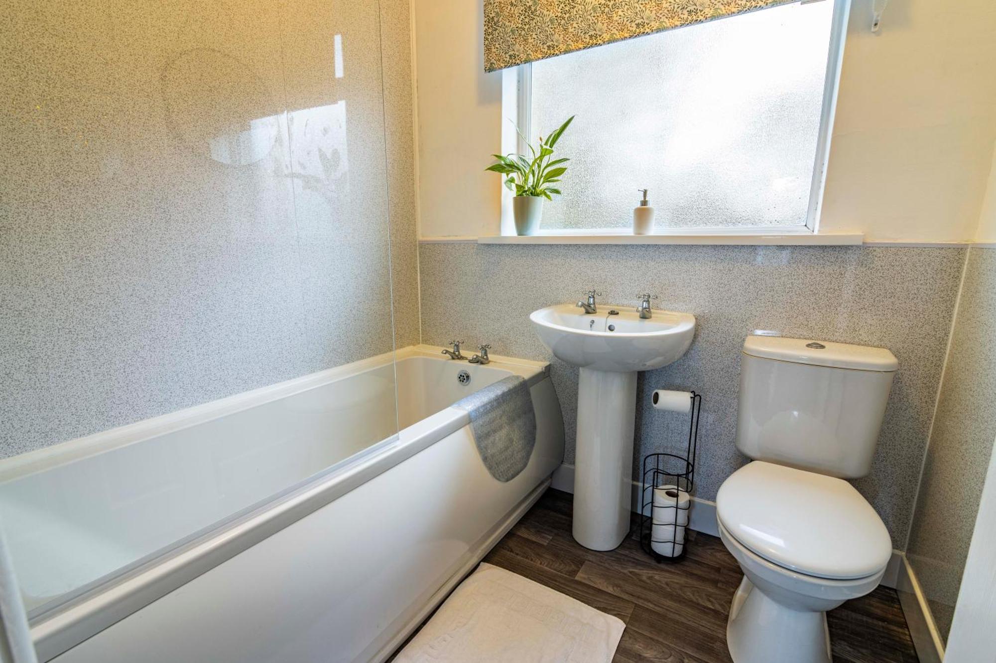 Lovely 4Bdr Home- Off Street Parking Sleeps 7 Нотингам Екстериор снимка